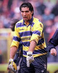 Buffon parabeniza Milan pela contratação de Maignan